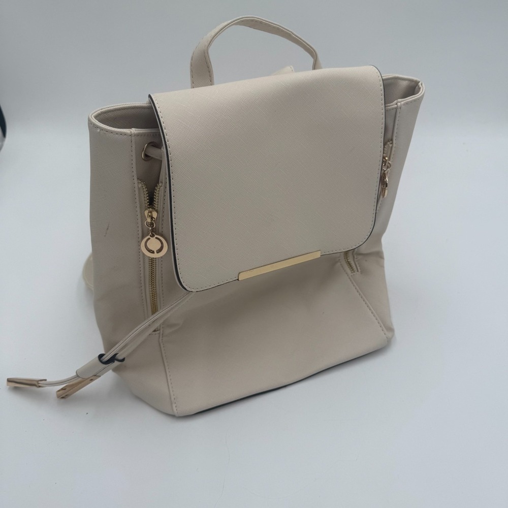Wink Kangaroo Backpack Womens White Leather Adjustable Shoulder Strap Zip Pocket